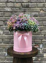 Цветочная композиция из Гипсофила и Розы в шляпной коробке в Шевляково