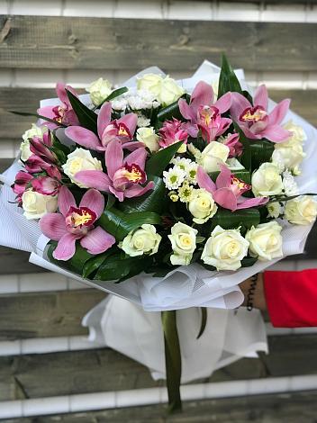 Букет цветов из: Розы и Хризантемы в Шевляково