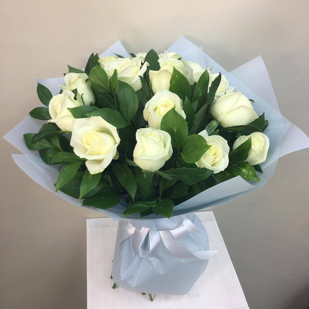 Букет 15 Белых роз Проуд в Шевляково