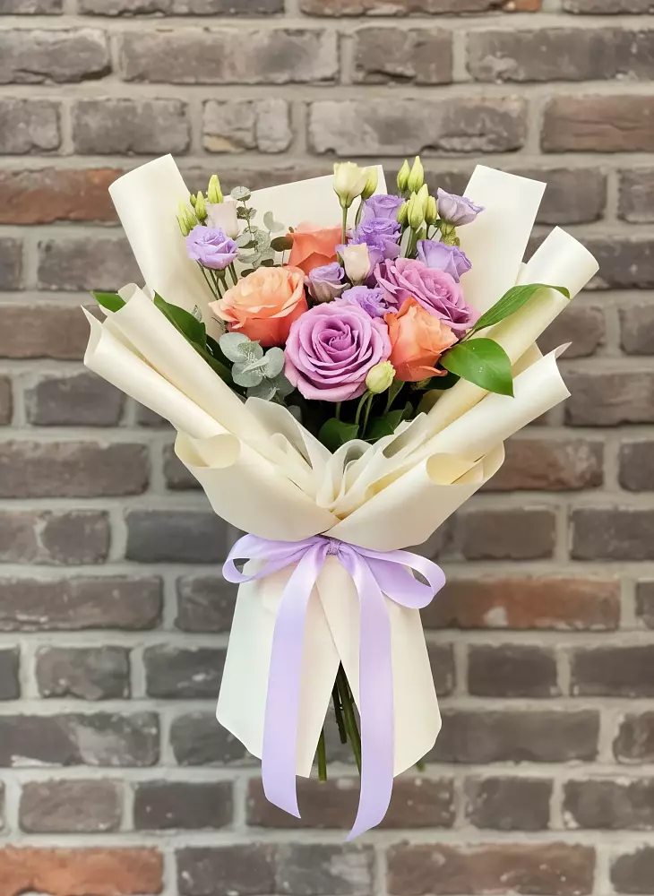 Букет цветов из: Лизиантусы и Розы в Шевляково