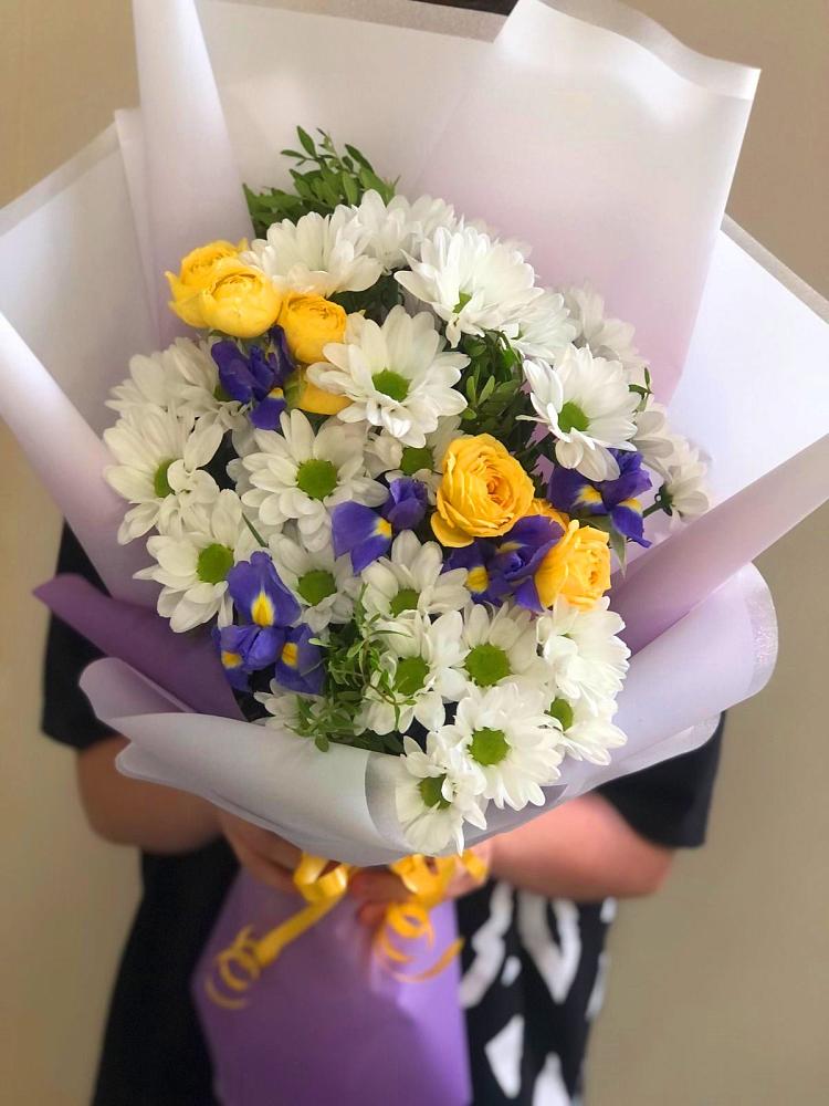 Букет цветов из: Ирисы, Хризантемы и Розы в Шевляково