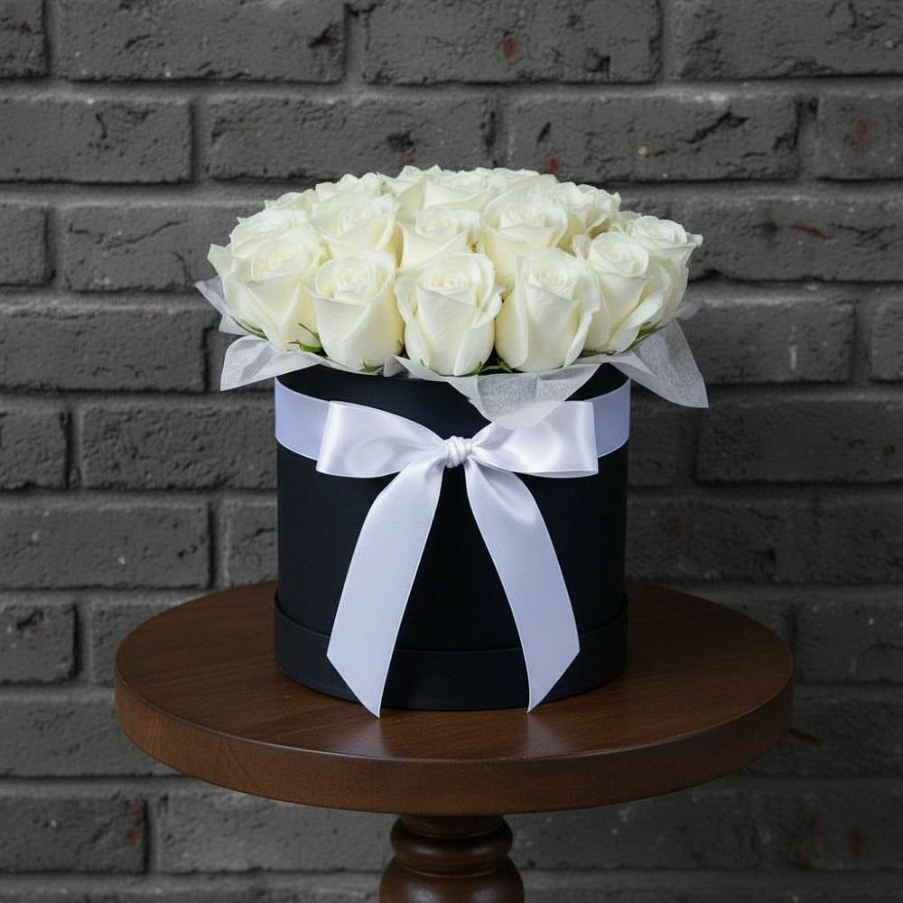 Цветочная композиция из Розы в шляпной коробке в Шевляково