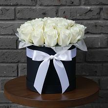 Цветочная композиция из Розы в шляпной коробке в Шевляково